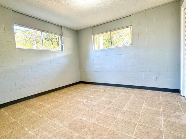 425 E Park Street, Alvin, TX 77511