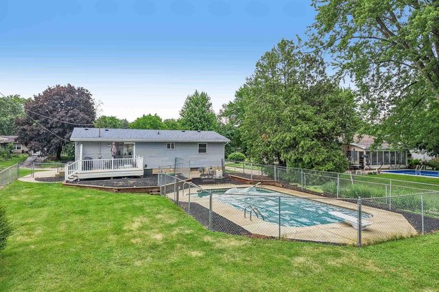 809 West Street, Stoughton, WI 53589