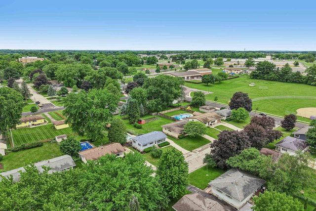 809 West Street, Stoughton, WI 53589