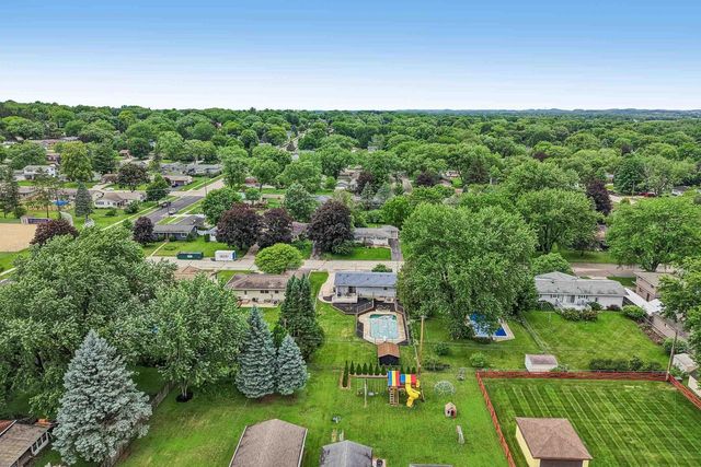 809 West Street, Stoughton, WI 53589