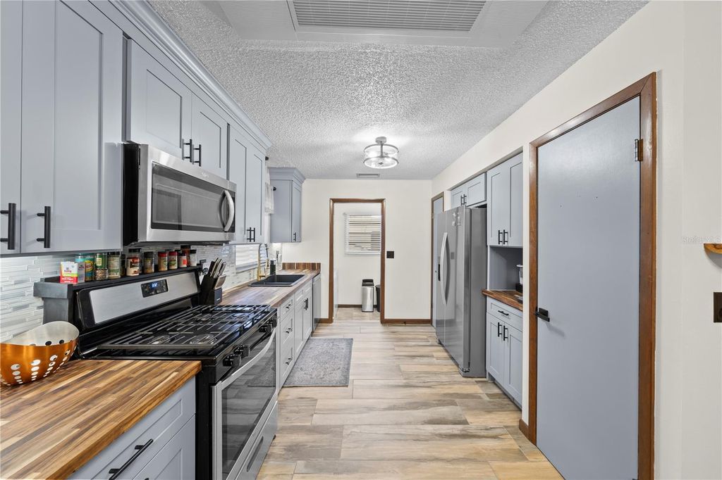 Image 18 of property listing at 1820 SE 175TH TERRACE ROAD, Silver Springs, FL 34488