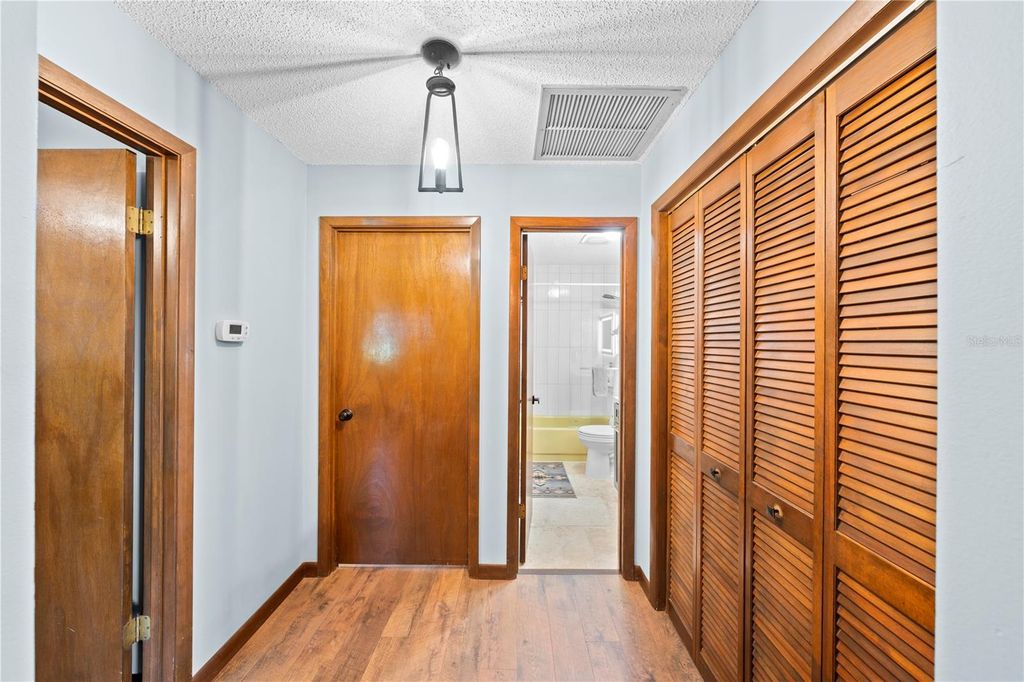 Image 4 of property listing at 1820 SE 175TH TERRACE ROAD, Silver Springs, FL 34488