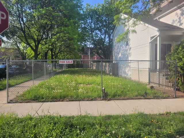 2735 W 16th Street, Chicago, IL 60608