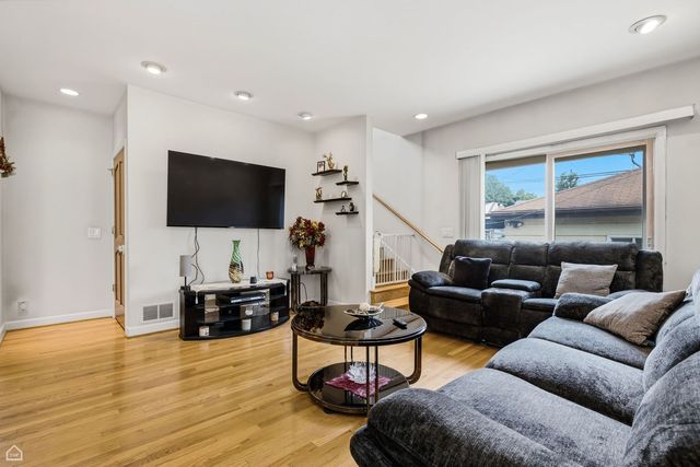 7718 W Farragut Avenue, Chicago, IL 60656