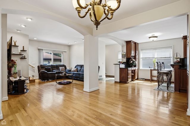 7718 W Farragut Avenue, Chicago, IL 60656