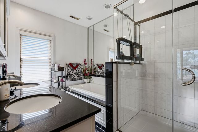 7718 W Farragut Avenue, Chicago, IL 60656