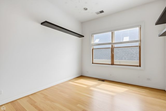 7718 W Farragut Avenue, Chicago, IL 60656