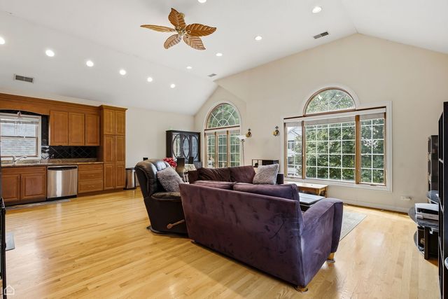 7718 W Farragut Avenue, Chicago, IL 60656