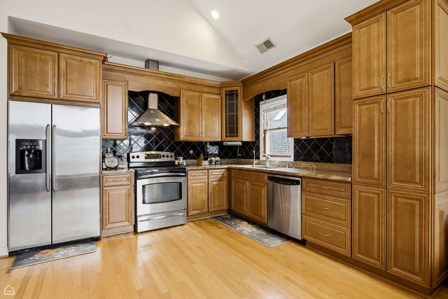 7718 W Farragut Avenue, Chicago, IL 60656