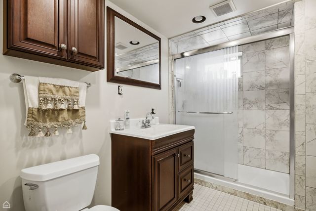 7718 W Farragut Avenue, Chicago, IL 60656