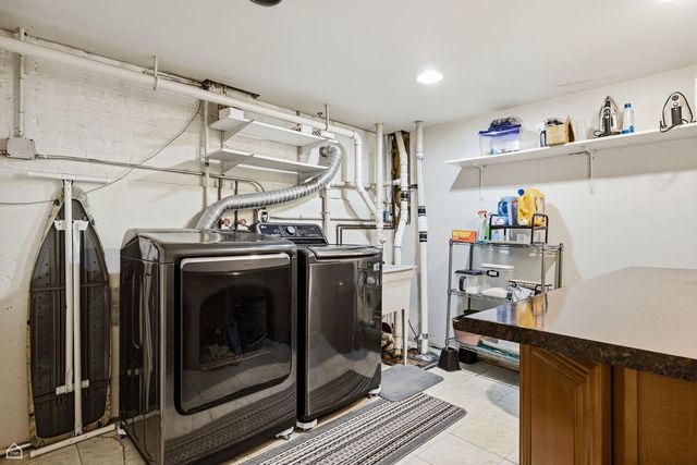 7718 W Farragut Avenue, Chicago, IL 60656
