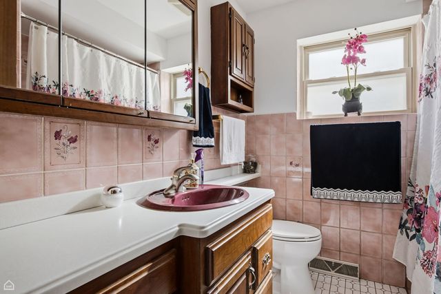 7718 W Farragut Avenue, Chicago, IL 60656