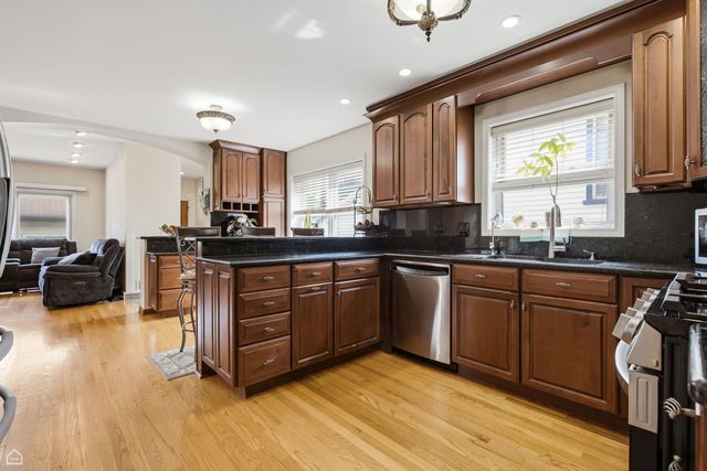 7718 W Farragut Avenue, Chicago, IL 60656