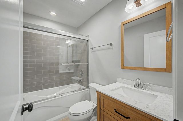 555 N Springfield Avenue, Chicago, IL 60624