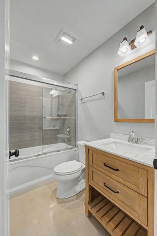 555 N Springfield Avenue, Chicago, IL 60624