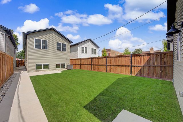 555 N Springfield Avenue, Chicago, IL 60624
