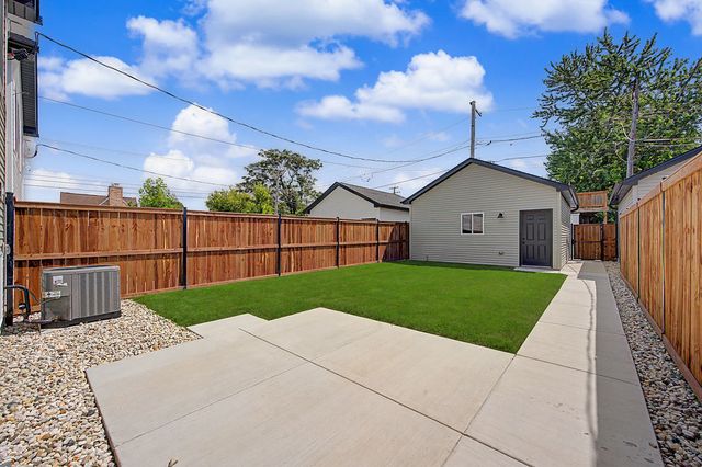 555 N Springfield Avenue, Chicago, IL 60624