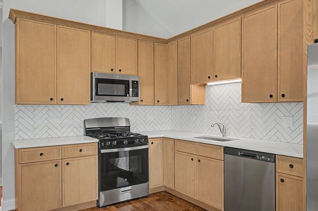 555 N Springfield Avenue, Chicago, IL 60624