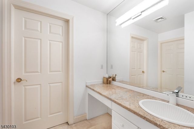 3 Bayview Ter, Green Brook Twp., NJ 08812