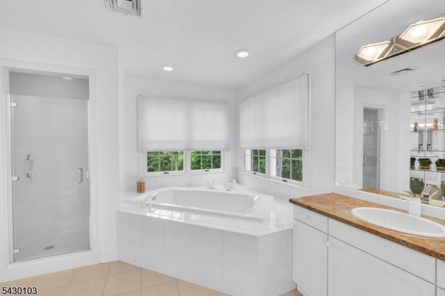 3 Bayview Ter, Green Brook Twp., NJ 08812
