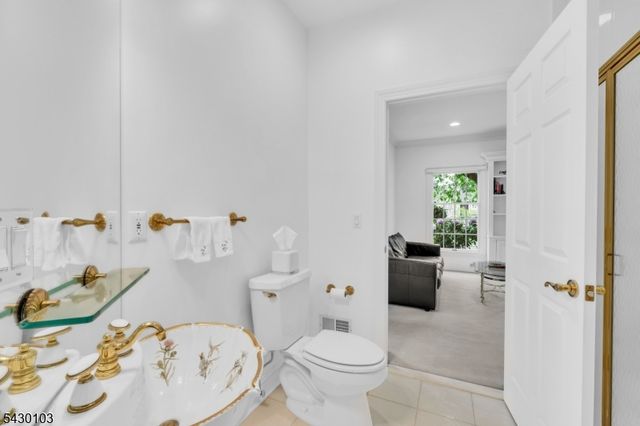 3 Bayview Ter, Green Brook Twp., NJ 08812