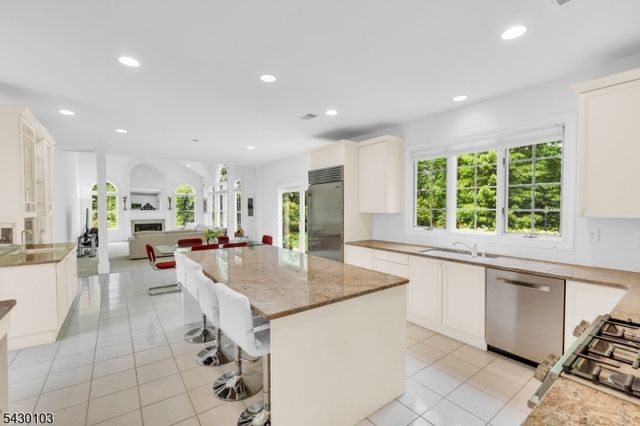 3 Bayview Ter, Green Brook Twp., NJ 08812