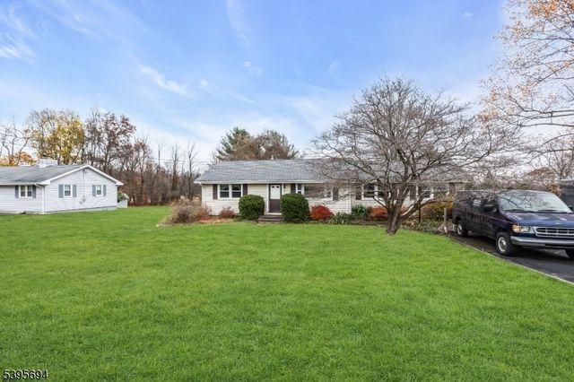 58 Sand Hill Rd, Clinton Twp., NJ 08801