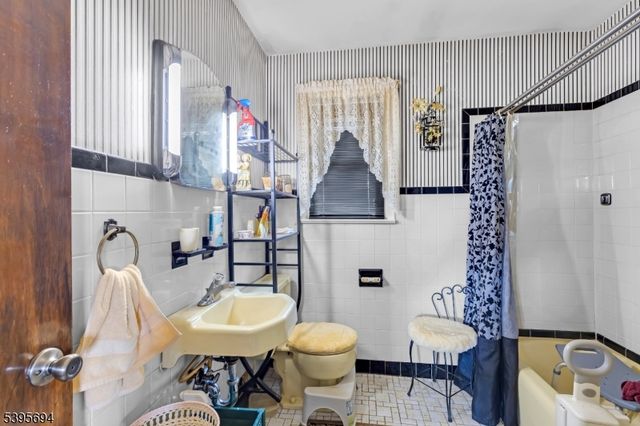 58 Sand Hill Rd, Clinton Twp., NJ 08801