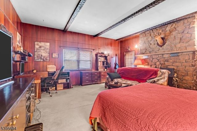 58 Sand Hill Rd, Clinton Twp., NJ 08801