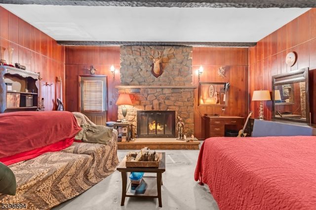 58 Sand Hill Rd, Clinton Twp., NJ 08801