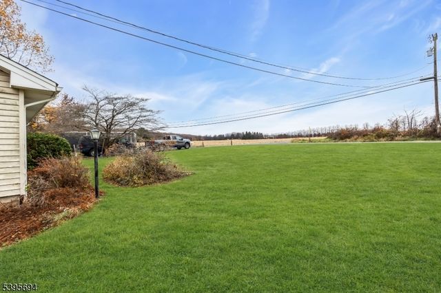 58 Sand Hill Rd, Clinton Twp., NJ 08801