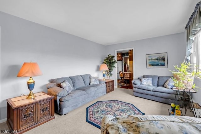 58 Sand Hill Rd, Clinton Twp., NJ 08801