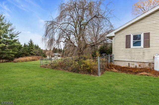 58 Sand Hill Rd, Clinton Twp., NJ 08801