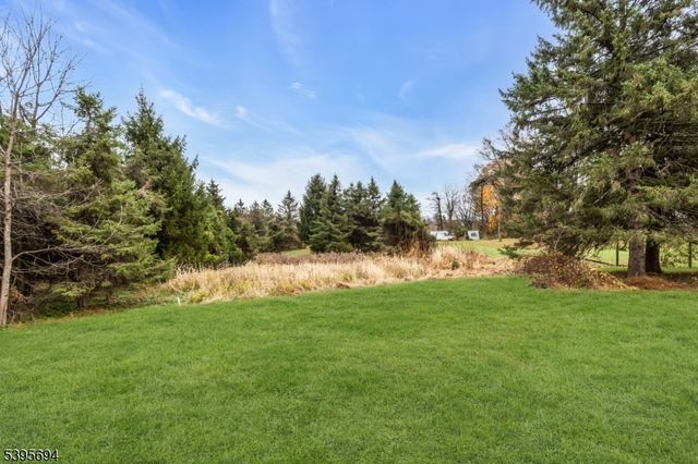 58 Sand Hill Rd, Clinton Twp., NJ 08801