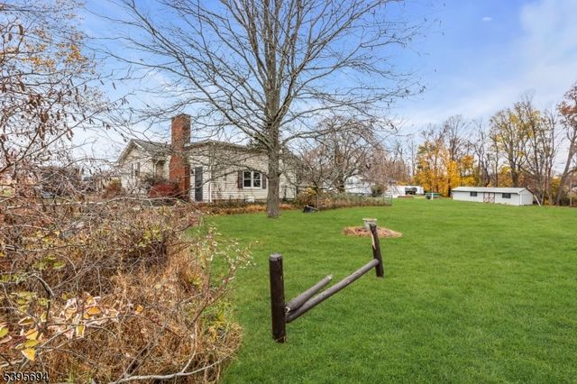 58 Sand Hill Rd, Clinton Twp., NJ 08801