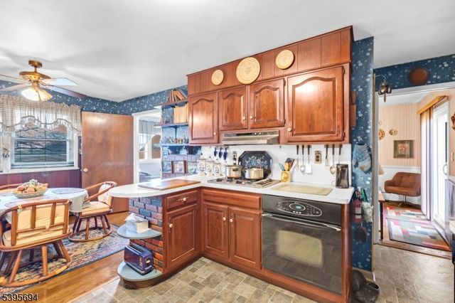 58 Sand Hill Rd, Clinton Twp., NJ 08801