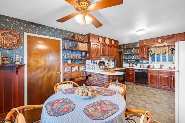 58 Sand Hill Rd, Clinton Twp., NJ 08801