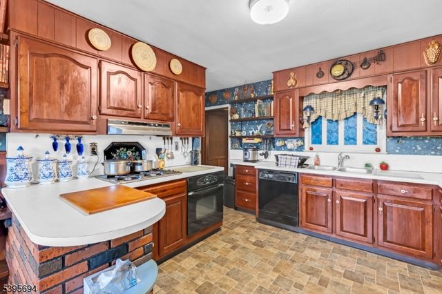 58 Sand Hill Rd, Clinton Twp., NJ 08801