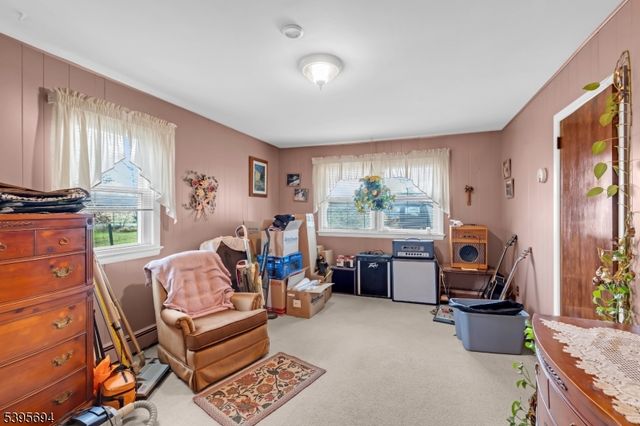 58 Sand Hill Rd, Clinton Twp., NJ 08801