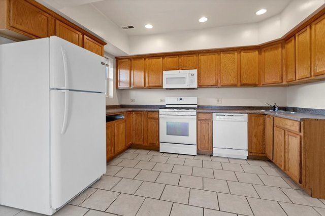 7443 S Jeffery Boulevard 1, Chicago, IL 60649
