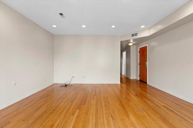 7443 S Jeffery Boulevard 1, Chicago, IL 60649