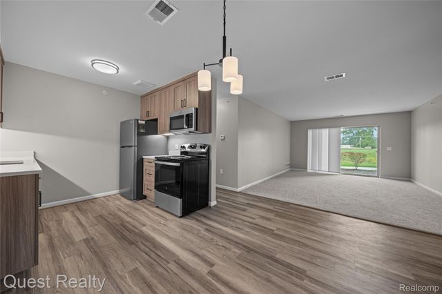 39021 Prentiss Street 106, Harrison Charter Township, MI 48045