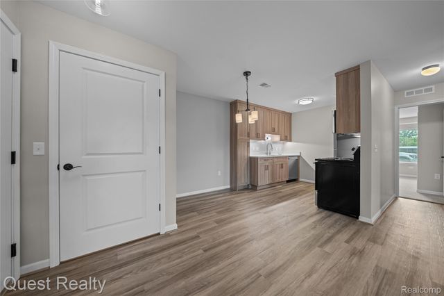 39021 Prentiss Street 106, Harrison Charter Township, MI 48045