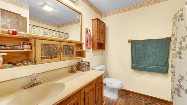 1588 W Severs Road, La Porte, IN 46350