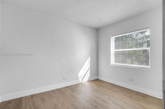 975 NW 134th St, North Miami, FL 33168