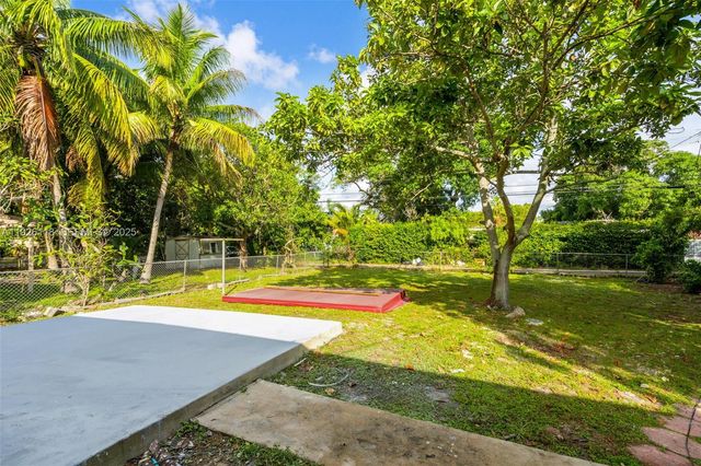 975 NW 134th St, North Miami, FL 33168