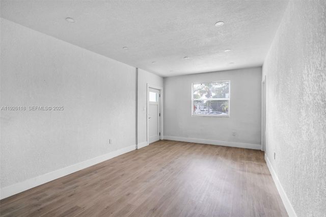 975 NW 134th St, North Miami, FL 33168