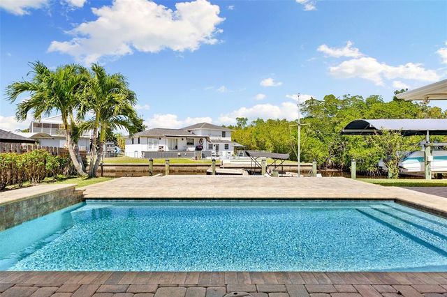 124 E NORTH SHORE AVENUE, North Fort Myers, FL 33917