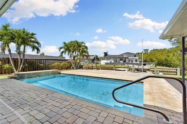 124 E NORTH SHORE AVENUE, North Fort Myers, FL 33917