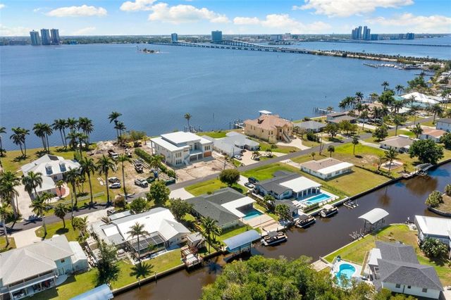 124 E NORTH SHORE AVENUE, North Fort Myers, FL 33917